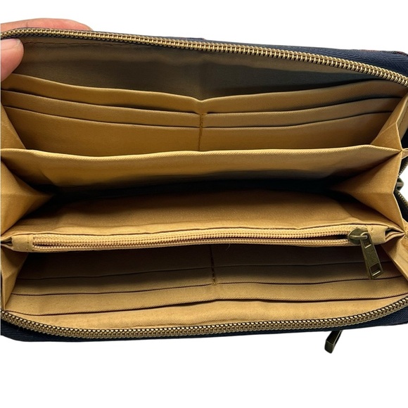 Travelon Anti-theft Wallet RFID Blocking Clutch/Wallet -  Burgundy/Navy - Picture 3 of 7